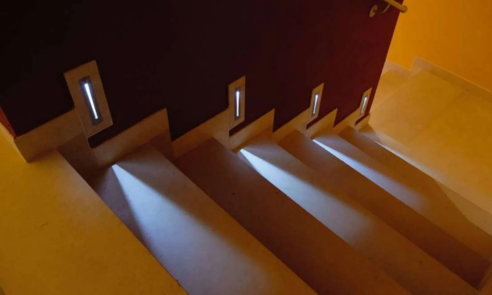 Plafoniere Per Scale Interne : Illuminazione scale interne
