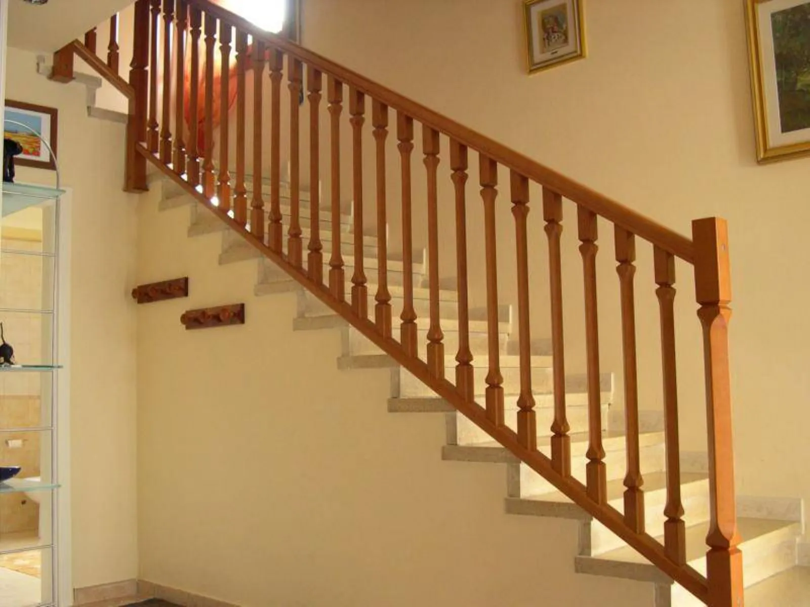 Ringhiere scale interne Ringhiere in legno per scale interne