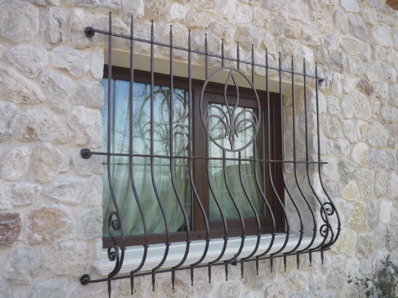 Modello di inferriata finestra spanciata