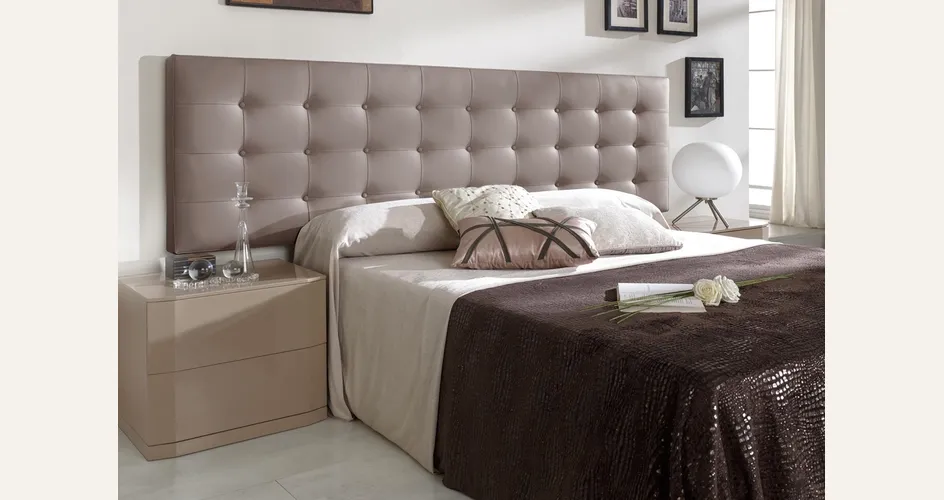 Testiera letto fai da te di legno e imbottita