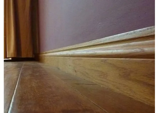 Battiscopa in legno