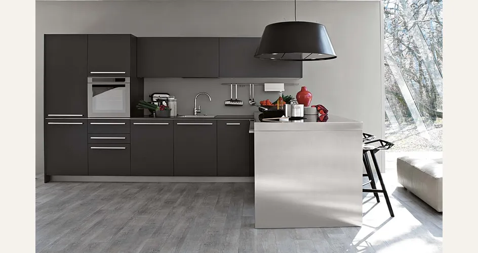 parete grigia con cucina elmar Playground