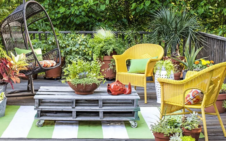 Il riciclo creativo per arredare il terrazzo 
