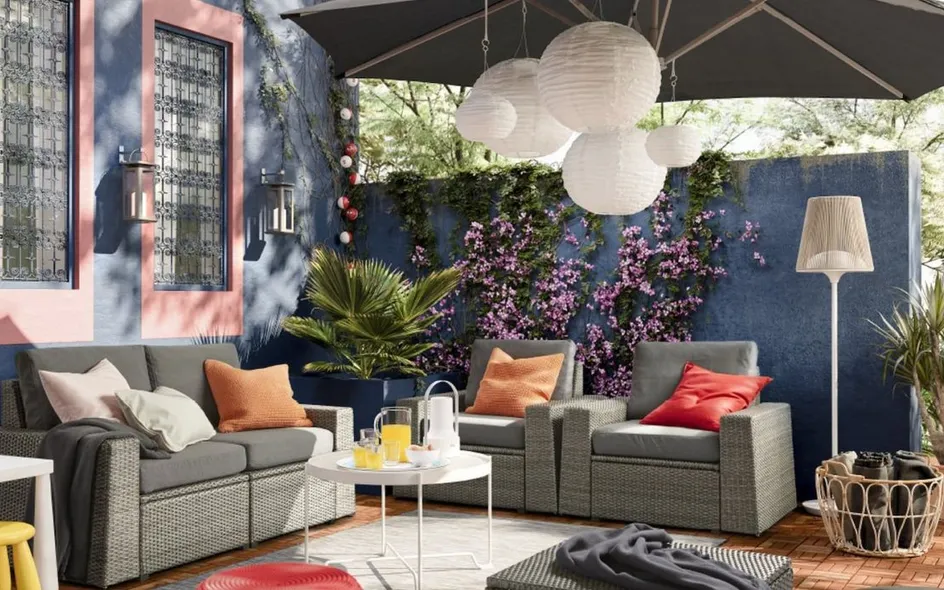 Un terrazzo arredato con circa 1.000 euro