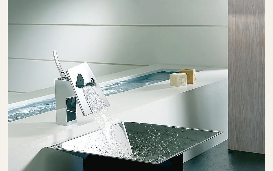 Rubinetto a cascata per bagno