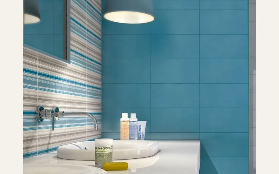 Esempio di bagno con piastrelle economiche