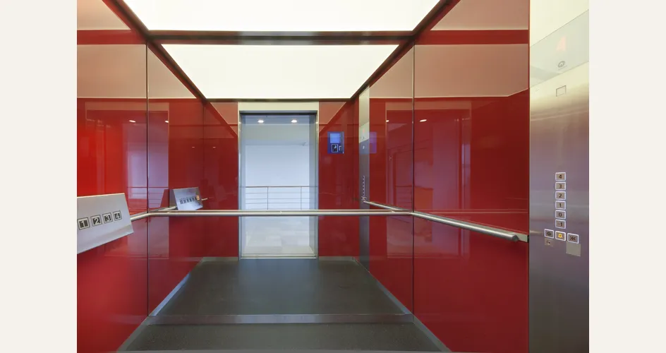 interno ascensore Schindler
