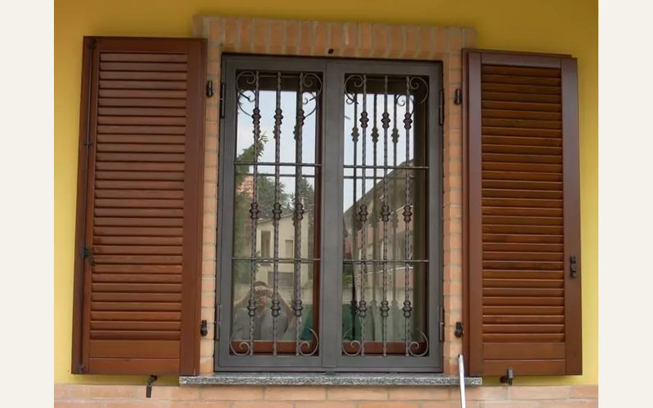 Inferriata per finestra apribile
