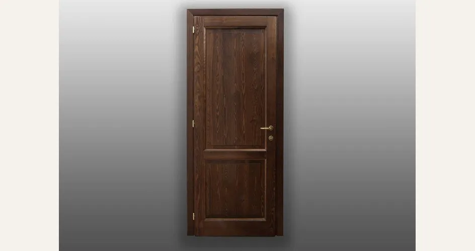 Porta con pannelli modanati