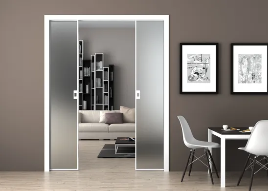 Un esempio di porta a scomparsa in vetro