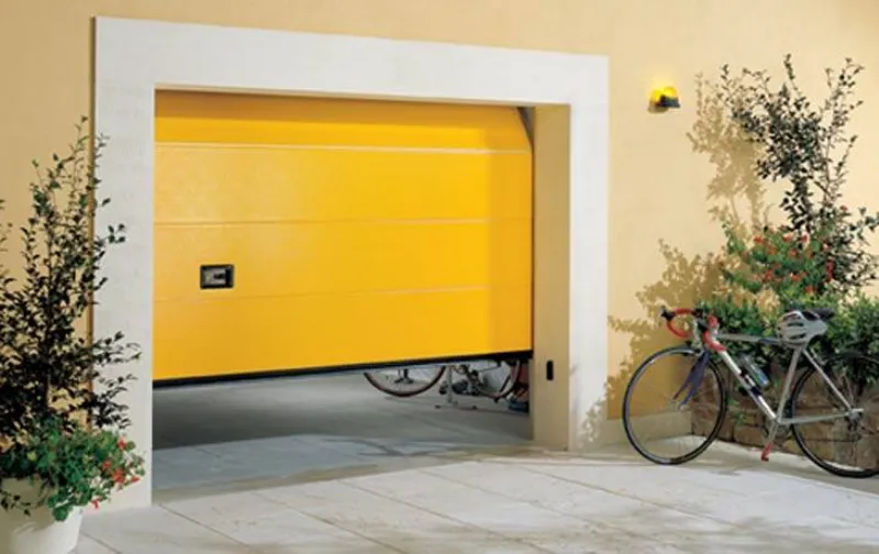 Basculante garage in giallo