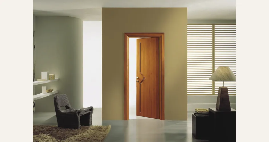 esempio di porta in legno massello