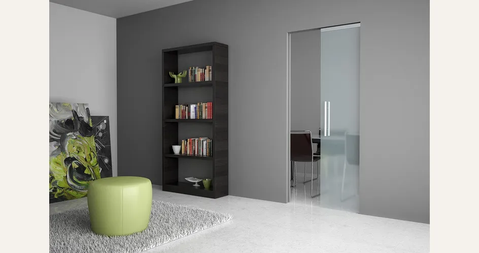 Esempio di porta in vetro scorrevole interno muro