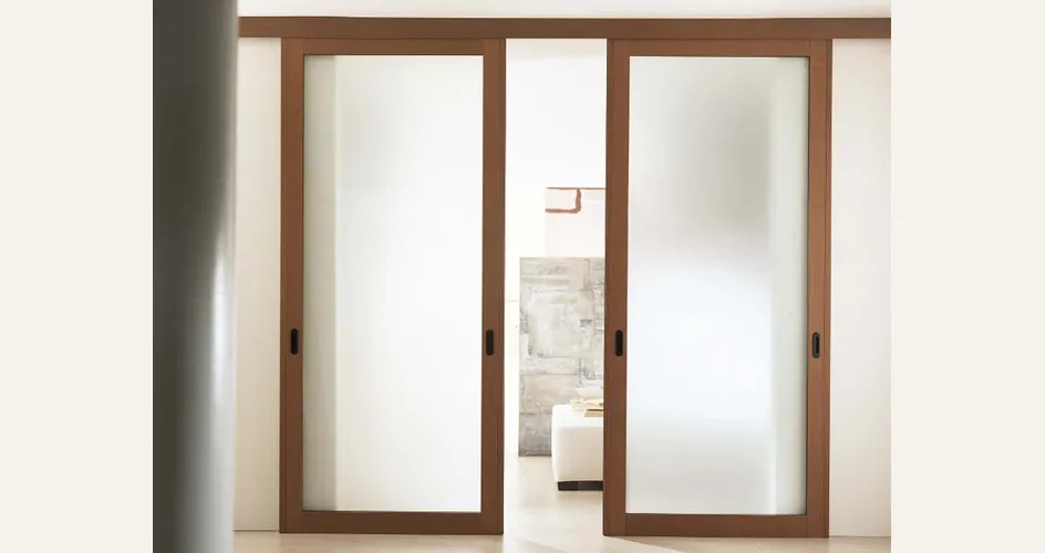 Porte scorrevoli in vetro e legno