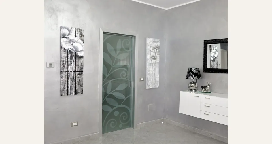 Esempio di porta scorrevole in cristallo