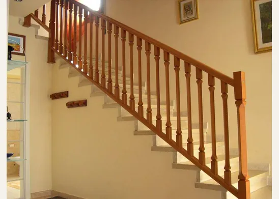 Ringhiere in legno per scale interne