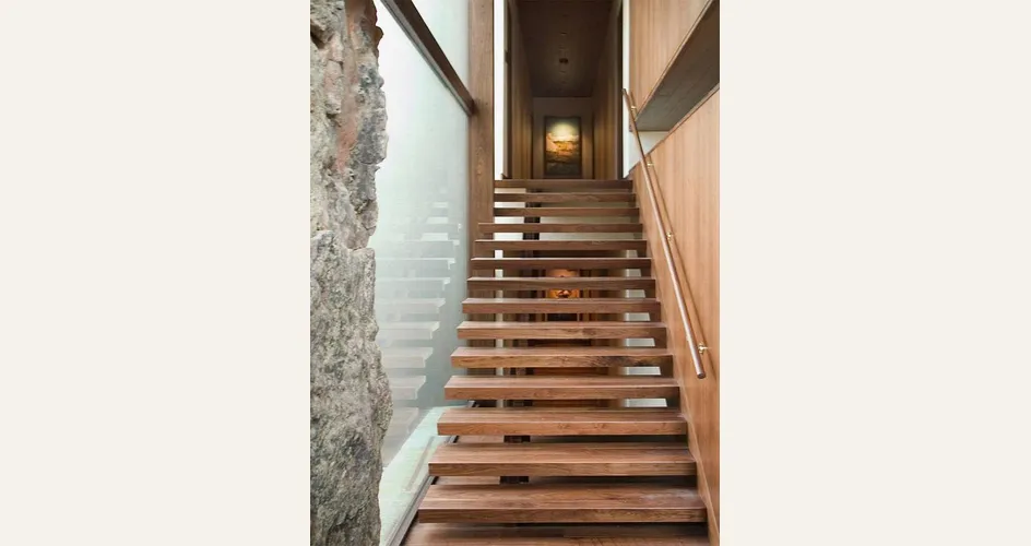Scala in legno per ingresso