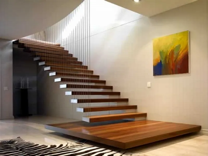 Una scala in legno per interni moderna