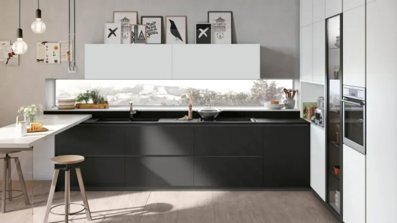 Metropolis di Stosa: cucina piccola con penisola