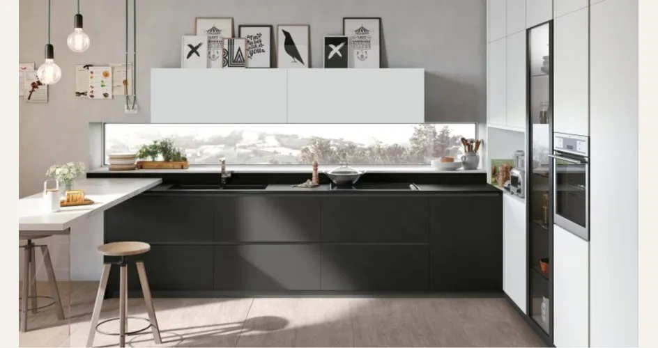 Metropolis di Stosa: cucina piccola con penisola