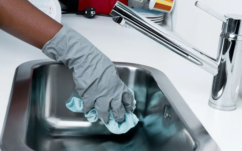 L'acciaio inox può essere igienizzato con l'alcol