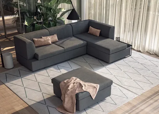 Divano letto Tamir con chaise longue di Doimo Salotti