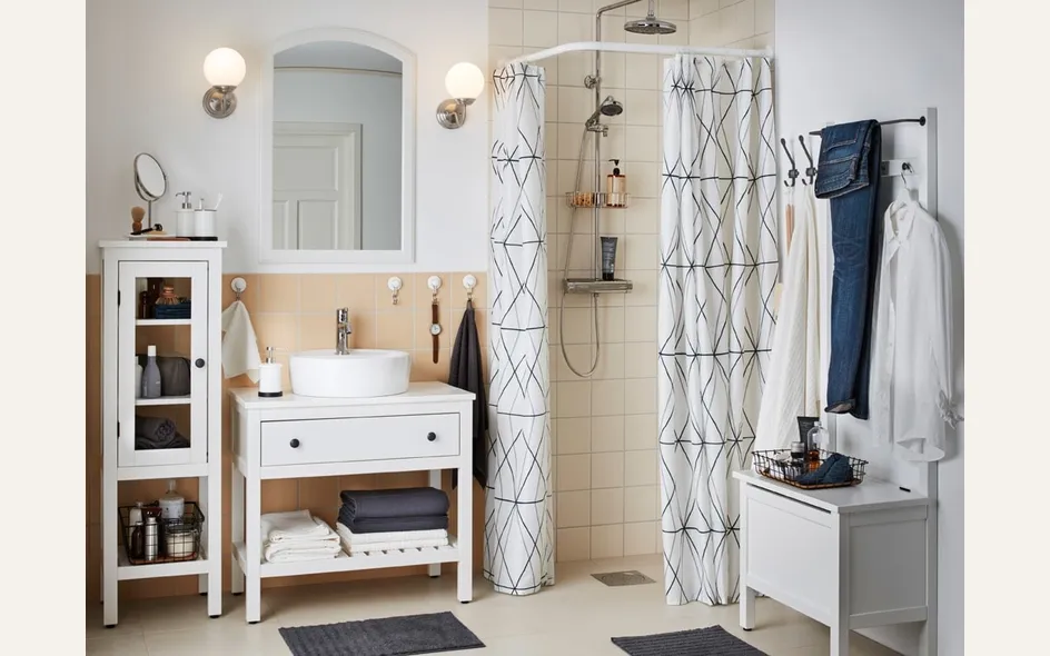 Tutto candido il bagno Ikea con alcuni pezzi basici indispensabili