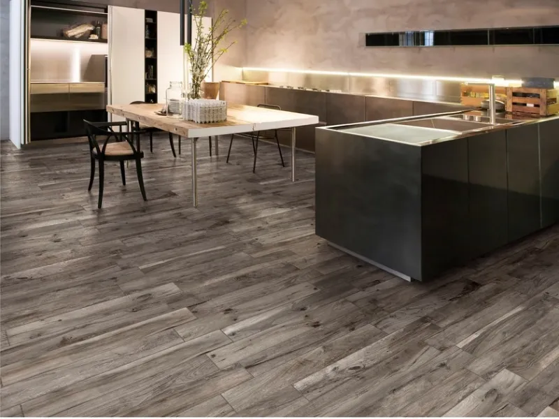 Il gres porcellanato effetto legno Ceramica Rondine di Living 