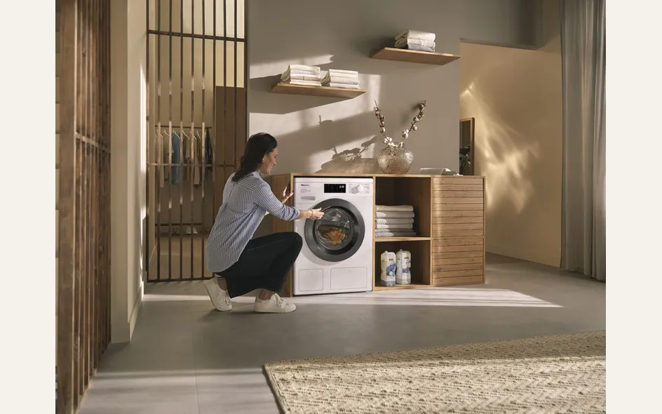 Lavatrice WEB685 WCS 125 Edition di Miele, con funzionalità di dosaggio automatico del detersivo