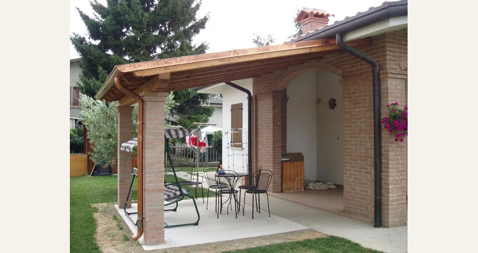 Tettoia in legno realizzata da Valeri Legno
