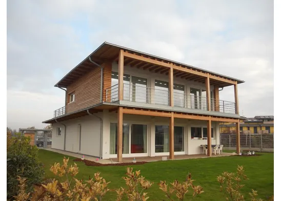 Una casa in legno classica realizzata da Marlegno e situata a Caravaggio (Bergamo)