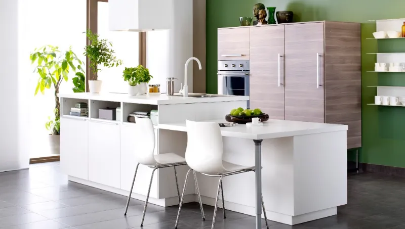 Cucina open moderna con isola Ikea