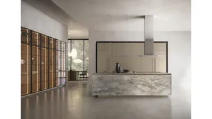Spazio libero intorno all'isola (foto Isola centrale Valdesign Sesamo 01)