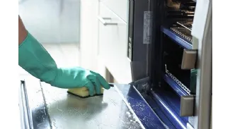 Come pulire il forno con limone e aceto