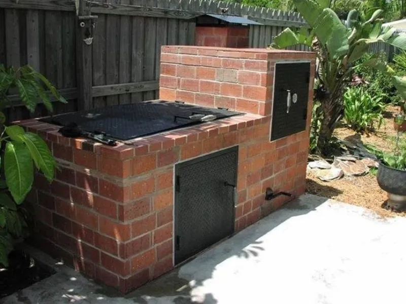 Barbecue in muratura con forno
