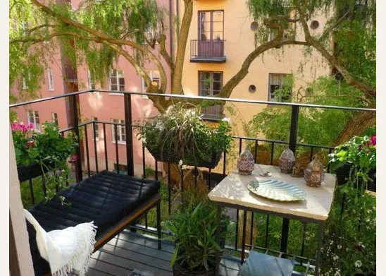 balcone con piante