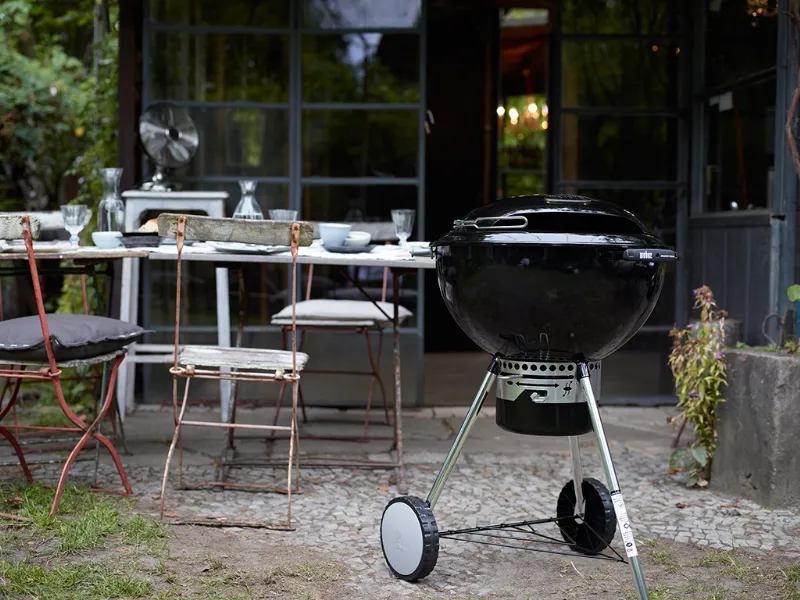 Il barbecue a carbone Master-Touch di Weber