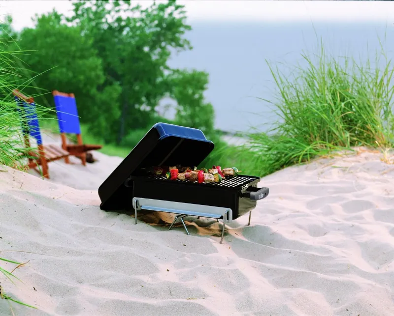 Il barbecue portatile a carbone Go-Anywhere