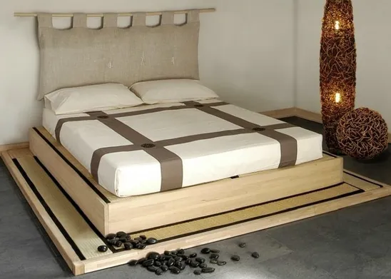 Letto matrimoniale tatami in legno Isola di Cinius con futon