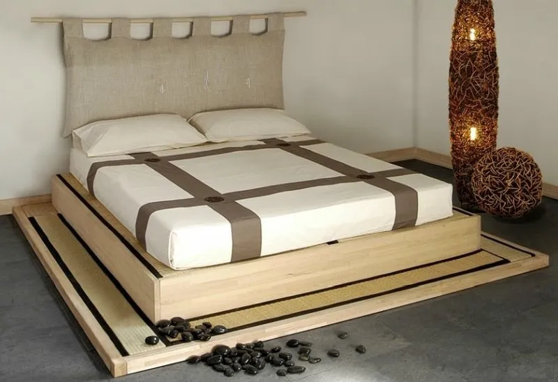 Letto matrimoniale tatami in legno Isola di Cinius con futon