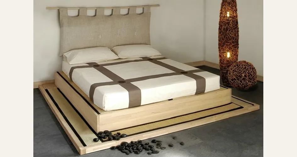 Letto matrimoniale tatami in legno Isola di Cinius con futon