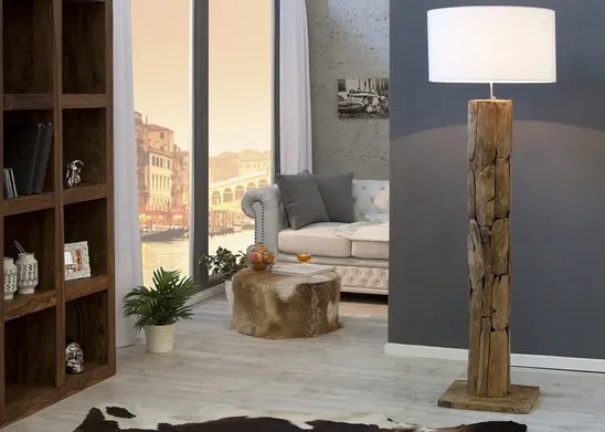 lampada in legno da terra