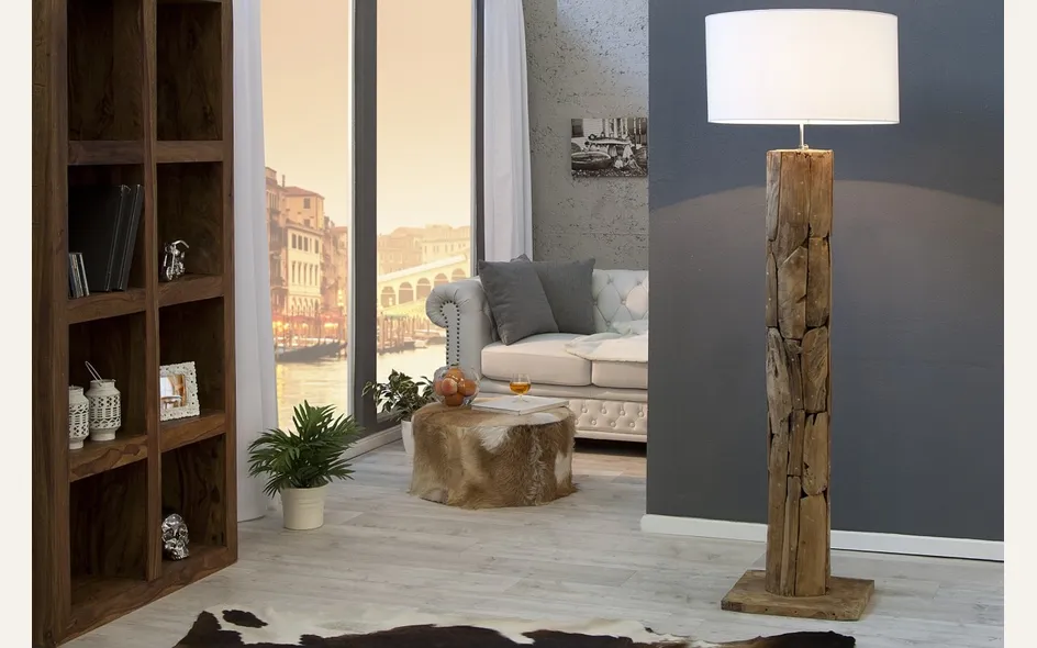 lampada in legno da terra