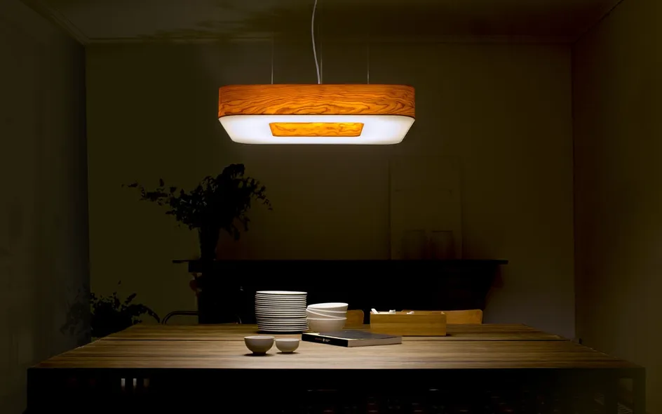 lampada in legno artigianale