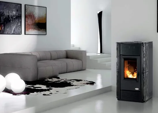 Modello di stufa a pellet moderna