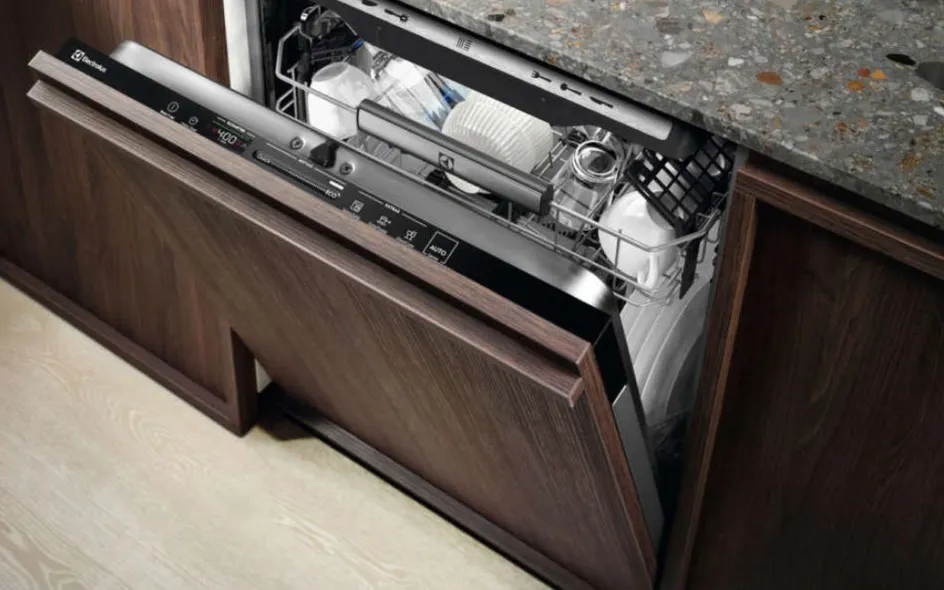 Lavastoviglie integrata totale Connessa Serie 800 SprayZone 60 cm di Electrolux