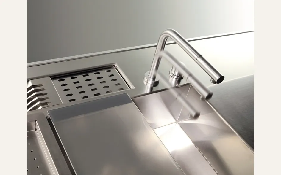 Uno dei miscelatori telescopici per la cucina Gessi