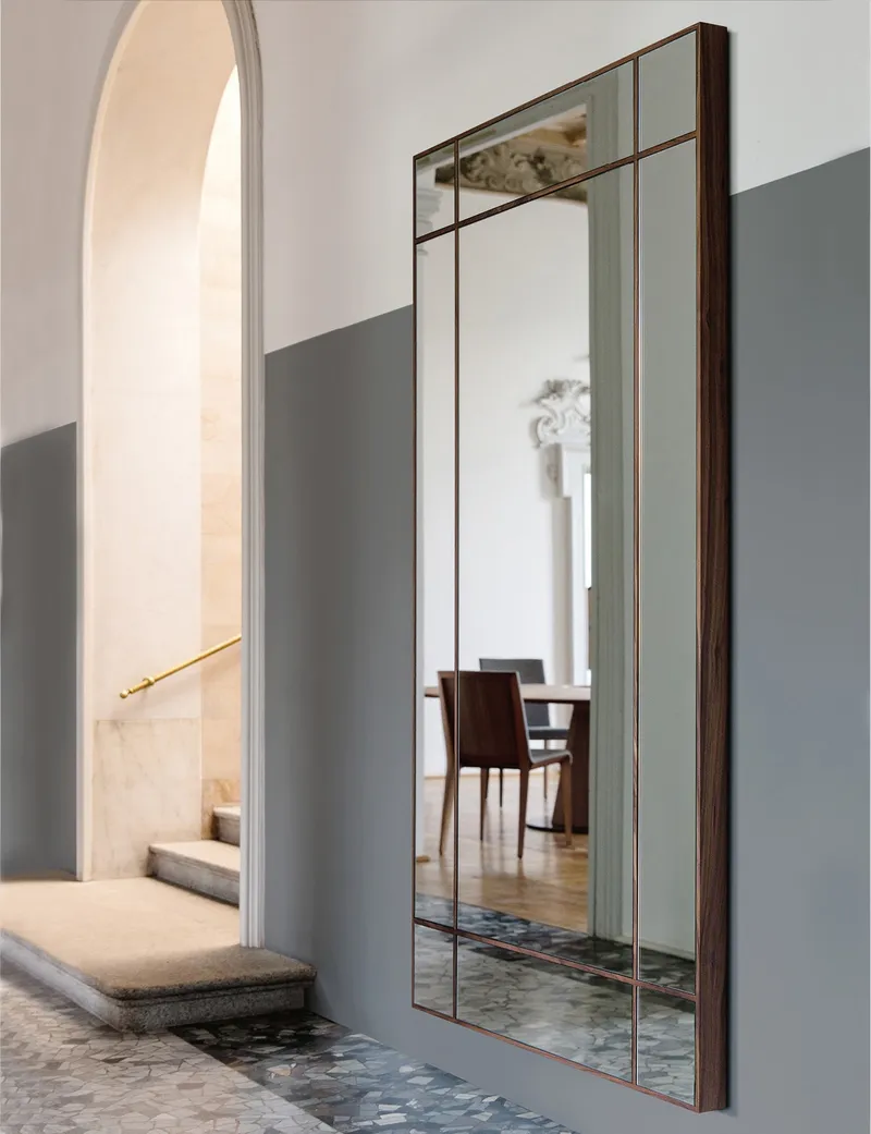 Arredare l'ingresso: illuminazione e specchi per ampliare la percezione (foto Specchio Porada Four Seasons)