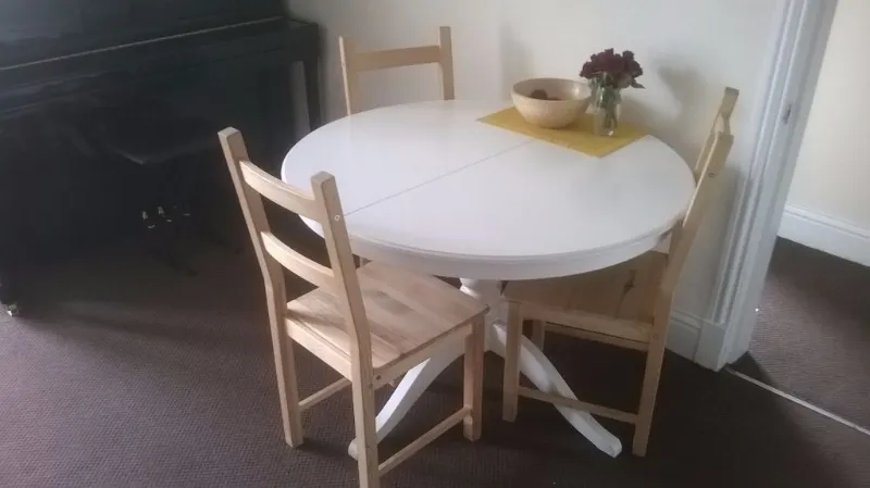 sala da pranzo con tavolo rotondo Ikea allungabile Ingatorp