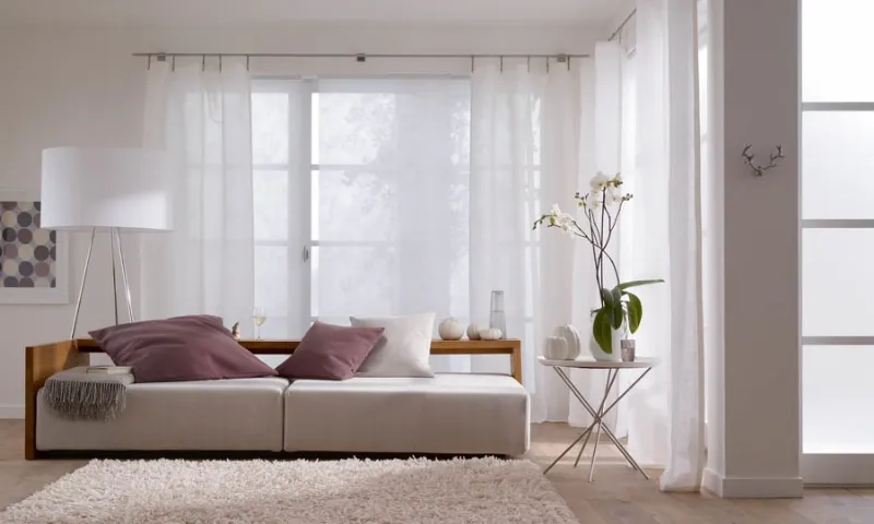 tenda bianca per soggiorno moderno 